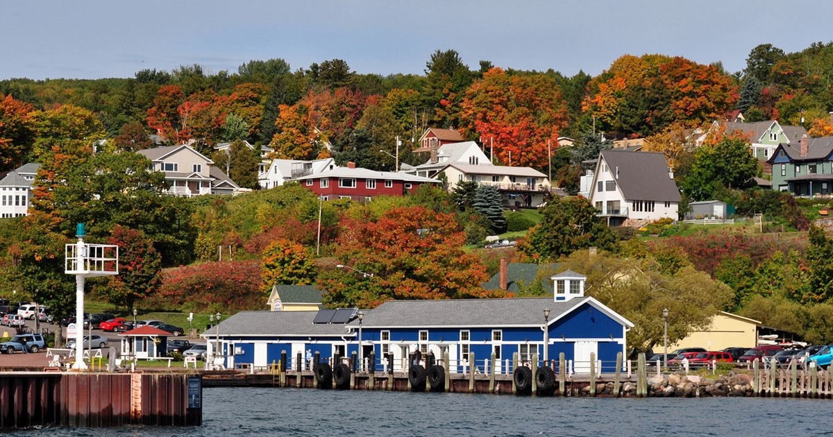 11cff8a6-5efe-4cbf-bf15-cf5fb125e923-bayfield-harbor-in-fall-2
